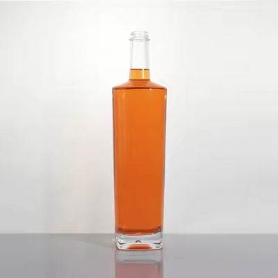 China Factory Price Screw Top Flint White 70cl Liquor Wine Whisky Brandy Glass Bottles with Cork