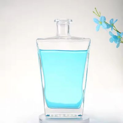 Wholesale Customized 750ml Spirits Glass Bottle Flat square Special Shape Crystal Whisky Empty Liquor Glass Bottle with Cap