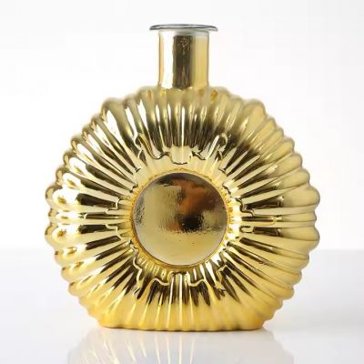 Empty Glass Spirit Bottle Custom Electroplating Gold 500 ml Empty Glass Bottle Spirit for Vodka Whisky XO With Cork Stopper