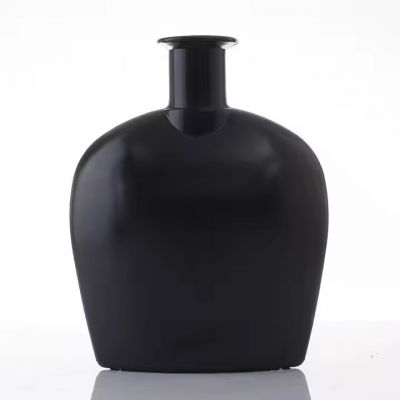 Custom Liquor Gin Glass Bottle 700ml 750ml Black Rum Wine Bottle Cheap Glass Bottles With Lids Manufacturer