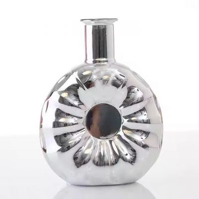 Custom Luxury Electroplating Silver 500 ml 700 ml Empty Glass Bottle Spirit for Vodka Whisky XO with Cork Stopper