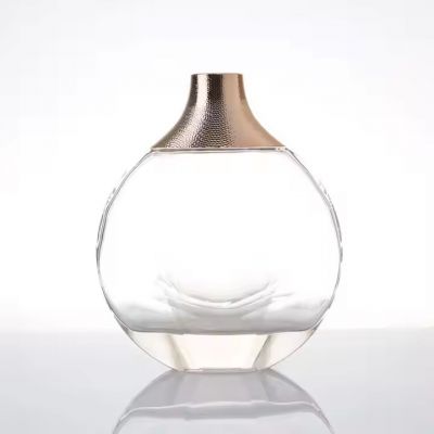 Wholesale 500ml 750ml Clear Crystal Liquor Whisky Spirits Vodka Glass Bottle With Lid Rose Mold Glass Spirits Bottles