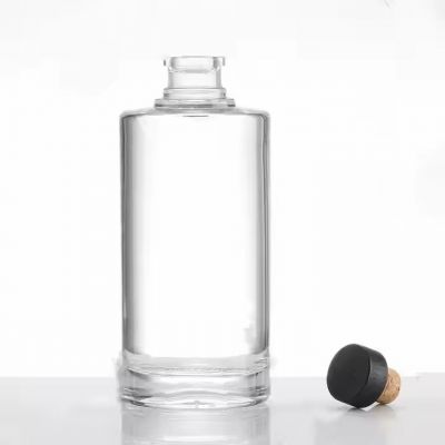 OEM Factory Clear Customized Glass Liquor Bottle 700ml 750ml Nordic Gin Whiskey Vodka Liquor Spirit Bottle