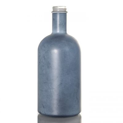 Customized Nordic Liquor Bottle 750ml Glass Vodka and 500ml Whiskey 700ml Round Cork Sealing