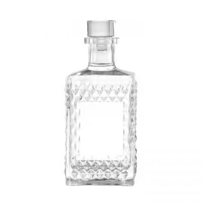 High Quality 750ml Square Super Flint Whiskey Bottle with Metal Screw Cap for Home Bar & Parties Matte Surface Handling