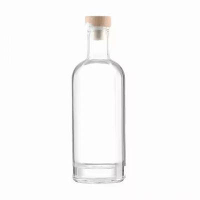 Customized 700ML/750ML Clear Glass Bottles with Spray Cap Cork Sealing for Olive Oil Vodka Brandy Tequila