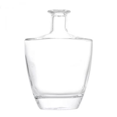 Modern Design 700ml Flask Shape Glass Bottle with a Heavy Thick Bottom for Premium Liquor Whiskey Vodka and Spirits