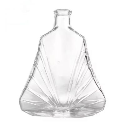 Luxury 600ml Flat Triangular Clear Glass Liquor Bottle with Angular Geometric Design for Brandy Whiskey and Vodka Wholesale