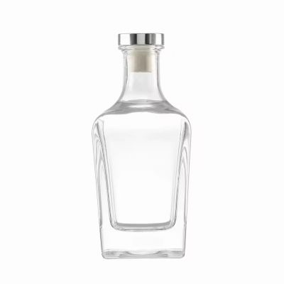 Premium Transparent Glass Square Empty Bottle 250ml 500ml 700ml 750ml Sizes with Cork Stopper for Whisky and Tequila