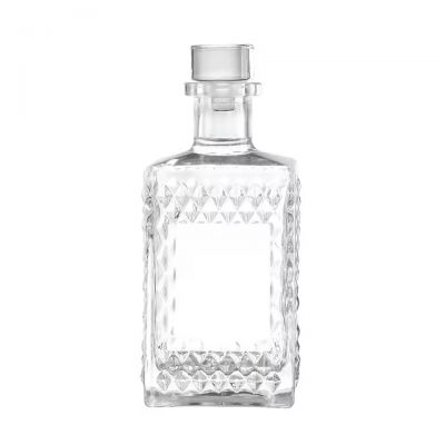 High Quality 750ml Square Super Flint Whiskey Bottle with Matte Metal Screw Cap for Home Bar Parties and Tequila Serving