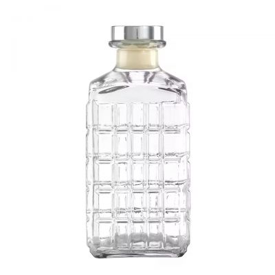 Luxury Decorative 750ml Empty Crystal Square Vodka Gin Whiskey Liquor Spirits Glass Bottles with Stopper for Distillery