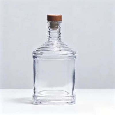 700ml High-quality Customizable square Glass Bottle Cork for Whiskey Vodka Brandy Rum Suitable for Parties Receptions Dinners