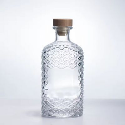 Convenient 500ml Flat Hand-Grabbed Whiskey Vodka Glass Bottle Crystal Cap for Tequila Fruit Drinks Features Hot Stamping Surface