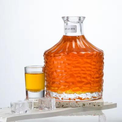 Custom 700ml Engraved Glass Liquor Bottle Premium Whiskey Vodka Brandy Decanter Bottle