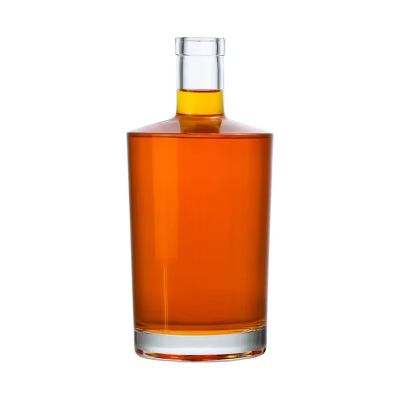 Wholesale 750ml Flint Glass Liquor Bottles Crystal Clear Flat Shoulder Bottle for Vodka Gin Whiskey